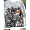 Image 1 : TOTE OF VINTAGE CAMERAS