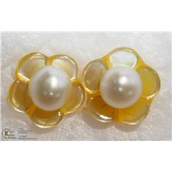 24) 14KT GOLD FRESHWATER PEARL EARRINGS