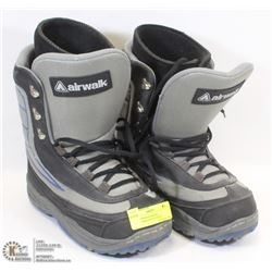 MENS AIRWALK BRAND SNOWBOARD BOOTS SIZE 8.