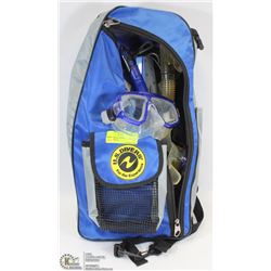 US DIVERS BAG WITH FINS, 2 MASKS & 2 SNORKELS.