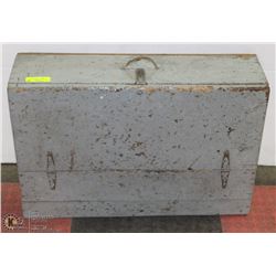 EMPTY WOOD CARPENTER BOX , LOCKABLE