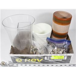 LOT OF 4 DECORATIVE VASES WITH 2 BAGS OF ROCK