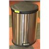 Image 1 : STAINLESS STEEL GARBAGE CAN