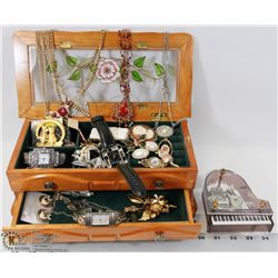 VINTAGE JEWELRY BOX WITH