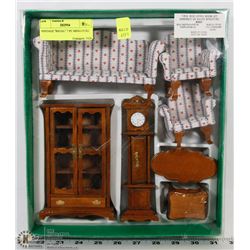 VINTAGE "REGAL" 7 PC MINIATURE