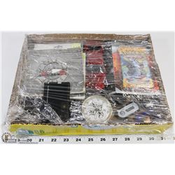 MENS FLAT WITH KNIVES, MULTI