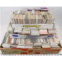 LARGE LOT OF COLLECTIBLE HOCKEY CARDS