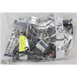 LOT OF 30 FOSTER GRANT READING GLASSES & CASES