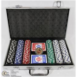 POKER CHIPS WITH CASE