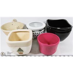 A BOX W/ 5 VARIOUS FLOWER POTS