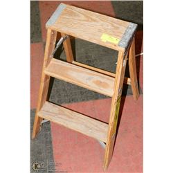 2FT WOODEN STEP LADDER