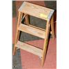 Image 1 : 2FT WOODEN STEP LADDER