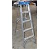 Image 1 : REYNOLDS 5 FOOT ALUMINUM STEP-LADDER -