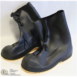 PAIR OF OVERBOOT RUBBERS SIZE SMALL 6-8