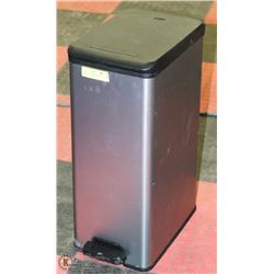 CURVER STAINLESS STEEL LOOK GARBAGE CONTAINER