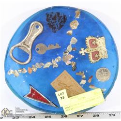 COLLECTIBLES INSIDE GLASS INCL 7-UP BOTTLE CAP