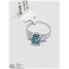 Image 1 : 8) 14KT W.GOLD BLUE ZIRCON RING W/2 SIDE DIAMONDS