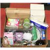 Image 1 : BOX W/NEW HOUSEHOLD ITEMS - 4-PC CAFÉ