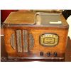 Image 1 : ARCADIA ANTIQUE BATTERY POWERED RADIO