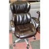 Image 1 : HYDRAULIC LEATHER OFFICE CHAIR.