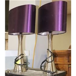 2 TABLE LAMPS WITH PURPLE SHADES.