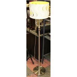 SHOWHOME TELESCOPIC FLOOR LAMP WITH SHADE