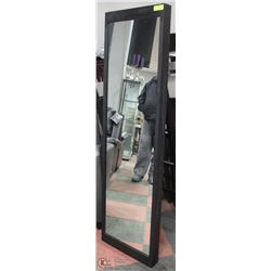 FREE STANDING FULL LENGTH MIRROR WITH LADDER