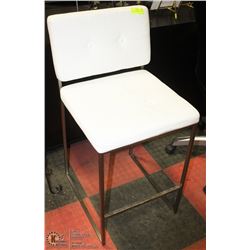 WHITE LEATHERETTE SIDE CHAIR