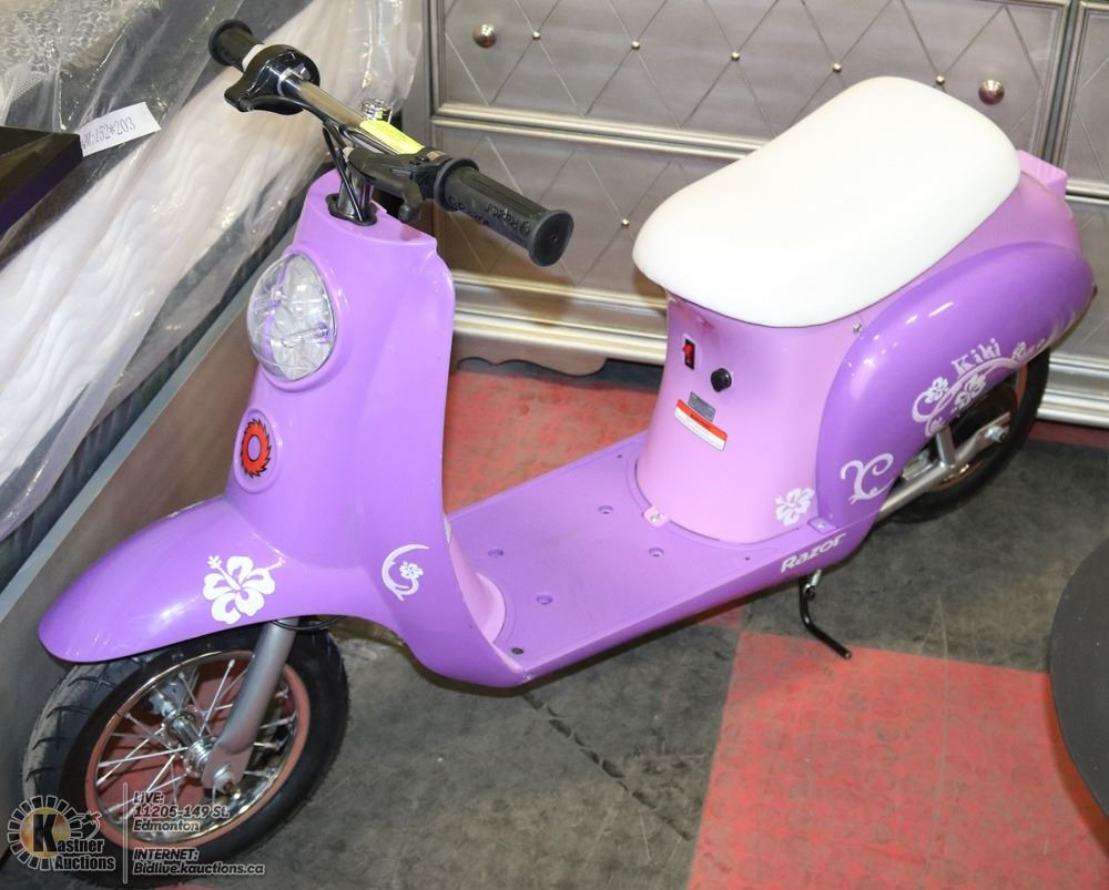 NEW RAZOR KIKI ELECTRIC SCOOTER ALL COMPLETE