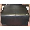 Image 1 : LARGE BLACK OTTOMAN
