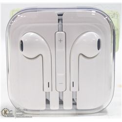 SET OF NEW APPLE EARPHONES IN CASE -