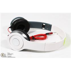 BEATS STYLE OVER EAR HEDPHONES NEW WHITE