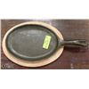 Image 1 : VINTAGE LODGE CAST IRON SKILLET #2 WITH WOOD