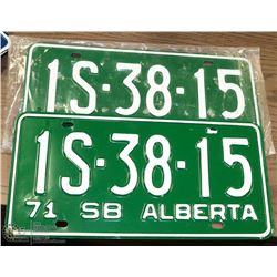 SET OF 2 ALBERTA 1971 LICENSE PLATES.