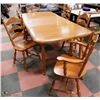 Image 4 : NADEAU MAPLE DININGROOM TABLE INCL 2 CAPTAINS
