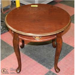ROUND END TABLE