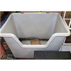 LARGE RUBBERIZED BIN ON CASTORS , MULTIPLE USES