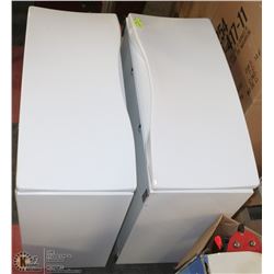 2 WASHING/DRYING STAND PEDESTALS