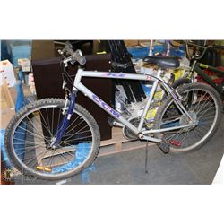 CCM BOYS MOUNTAIN BIKE.