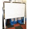 Image 1 : WHITE QUEENSIZE SHOWHOME HEADBOARD