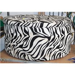 BLACK AND WHITE STORAGE OTTOMAN