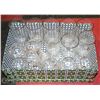 Image 1 : 16 GOLD RIMMED WINE & WATER GLASSES.