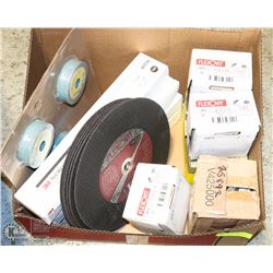 LARGE LOT OF VARIOUS SIZE ABRASIVE PADS AND SHEETS