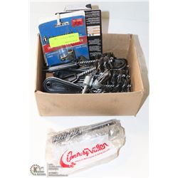 BOX OF ASSORTED TOOLS & STEEL BRUSHES, INCLS TAPE
