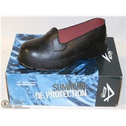 PAIR OF MENS BLACK RUBBER SHOE COVER, SIZE 4