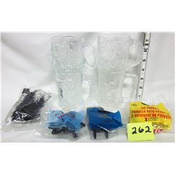 4 1995 McDonalds Batman returns glass mugs. 4 Batman happy meal toys.