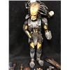 Image 2 : PREDATOR SIDESHOW STATUE W/ ACCESSORIES (16")