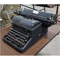 VINTAGE ROYAL TYPEWRITER