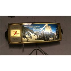Vintage Rainer Lighted Beer Sign
