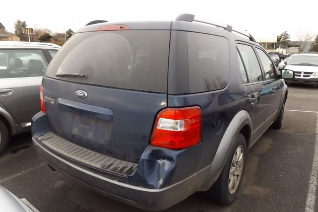 2006 Ford Freestyle Limited In Red Headlight Stock Photo